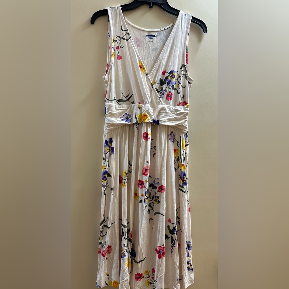 Old Navy Knee-Length Sleeveless Maternity Wrap Dress in Size S